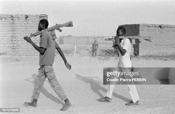 Militaires au camp de Moussoro pendant le conflit tchado-libyen le 27 août 1983, Tchad.