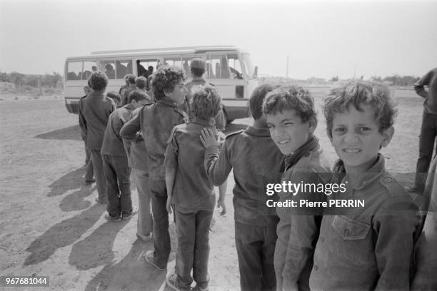 Enfants palestiniens après une séance d'entraînement pendant le conflit libanais en septembre 1983 à Tripoli, Liban.
