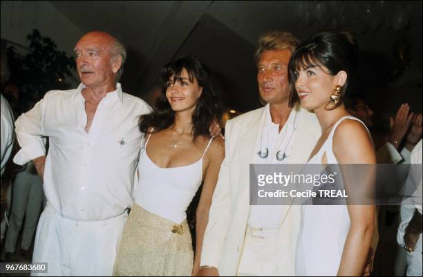 Eddie Barclay et sa femme Caroline refêtent leur mariage en compagnie de Johnny Hallyday et d'Adeline Blondieau à Saint-Tropez en Fance, le 24...