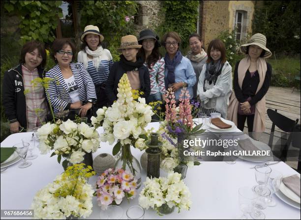 Karl Fuche, fleuriste cheri des Japonaises a Bizou le 29 juin 2013 dans le Perche, France. Senteurs et aromes pour un dejeuner convivial.