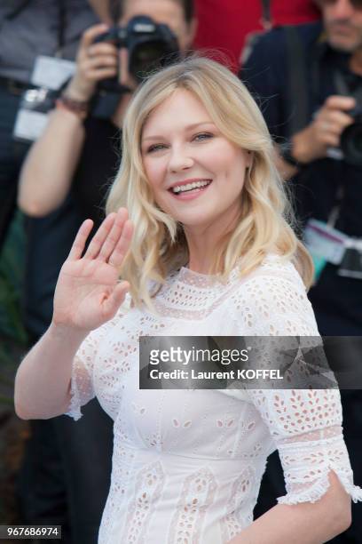 Kirsten Dunst attends 'The Beguiled' photocall during the 70th annual Cannes Film Festival at Palais des Festivals on May 24, 2017 in Cannes, France.