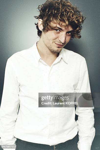 Acteur francais Niels Schneider pose pour une seance photo le 20 mai 2013 a Cannes pendant le festival de Cannes 2013. Film - 'Les rencontres d'apres...