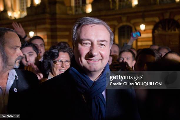 Jean-Luc Moudenc revient au Capitole en battant le maire socialiste sortant Pierre Cohen le 30 mars 2014 à Toulouse, France.