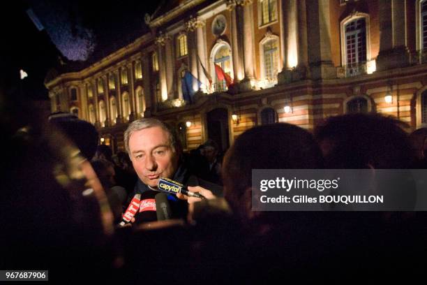 Jean-Luc Moudenc revient au Capitole en battant le maire socialiste sortant Pierre Cohen le 30 mars 2014 à Toulouse, France.