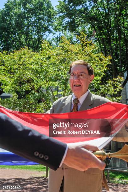 Pierre Sidos fondateur du mouvement Occident et de l'Oeuvre Française parmi une cinquantaine de personnes rend hommage à Jeanne d'Arc le 23 mai 2014,...