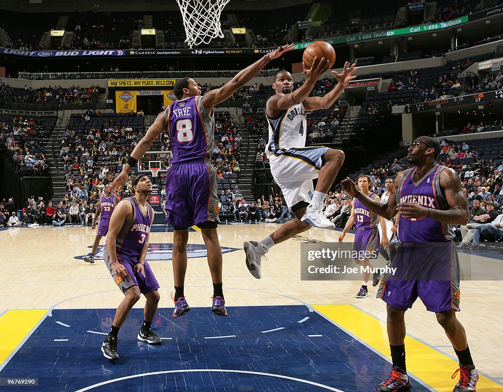 Phoenix Suns v Memphis Grizzlies