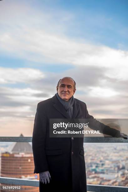 Gérard Collomb, Sénateur Maire de Lyon visite pour la première fois la tour Incity , dans le quartier de la Part Dieu, à Lyon, France, le 13 février...