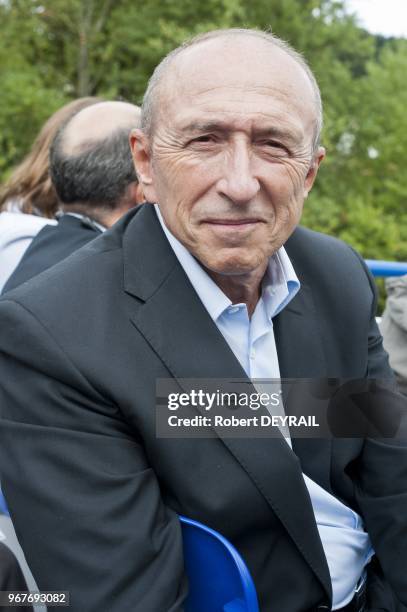 Gerard Collomb senateur maire socialiste de Lyon fait le tour des chaniers de la ville, du tunnel de la Croix Rousse renove, aux berges de Saone...