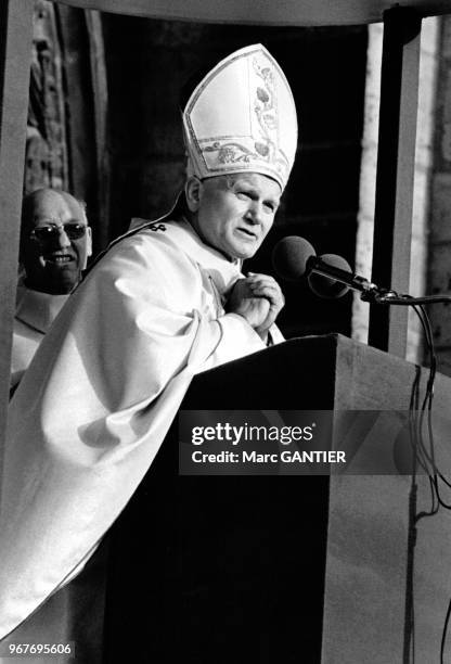 Discours du pape Jean-Paul II devant la basilique Saint-Denis, lors de sa visite en France, le 31 mai 1980, en Seine-Saint-Denis.