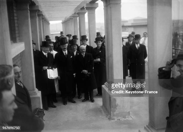 Le Président de la République Lebrun photographié sur la terrasse de l'hôpital à Neuilly-sur-Seine, France le 18 novembre 1935.
