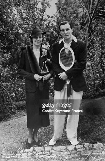 Le joueur de tennis Fred Perry et son épouse, l'actrice Helen Vinson, à Cannes, France, le 23 mars 1936.