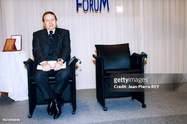 Portrait d'Abdelaziz Bouteflika au sommet mondial le 19 novembre 1999 à Monaco.