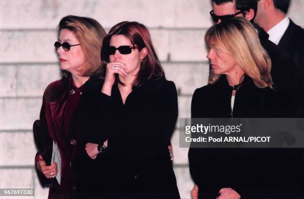 Catherine Deneuve, sa fille Chiara et la demi-soeur de celle-ci Barbara Mastroianni assistent aux obsèques de l'acteur italien Marcello Mastroianni à...