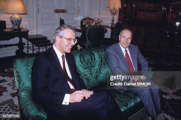 John Major et François Mitterrand le 28 mai 1993 à l'Elysée à Paris, France.