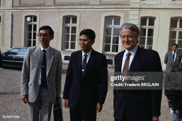 Hun Sen, le Premier Ministre cambodgien au côté de Roland Dumas, Ministre des Affaires Etrangères lors de la Conférence sur le Cambodge, 25 juillet...