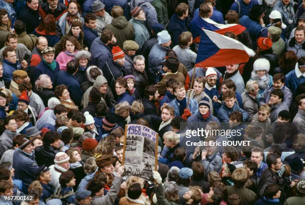 Manifestation pour la démocratie le 24 novembre 1989 à Prague en République tchèque.