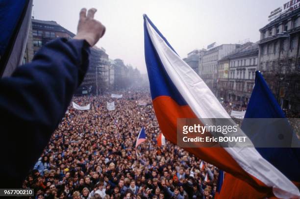 Manifestation pour la démocratie le 24 novembre 1989 à Prague en République tchèque.