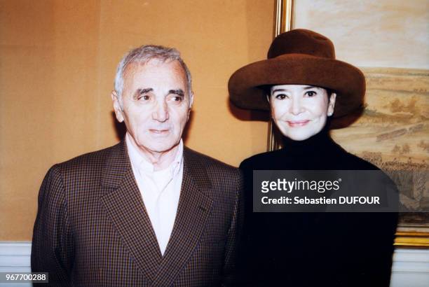 Charles Aznavour et Marie-José Nat lors d'une soirée chez Drouot le 30 septeembre 1999 à Paris, France.