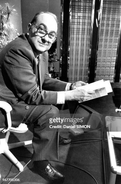 Georges Suffert sur un plateau de télévision le 23 janvier 1980 à Paris, France.