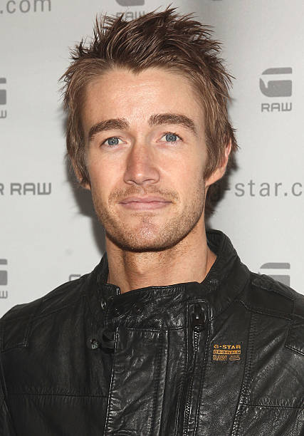 Robert Buckley