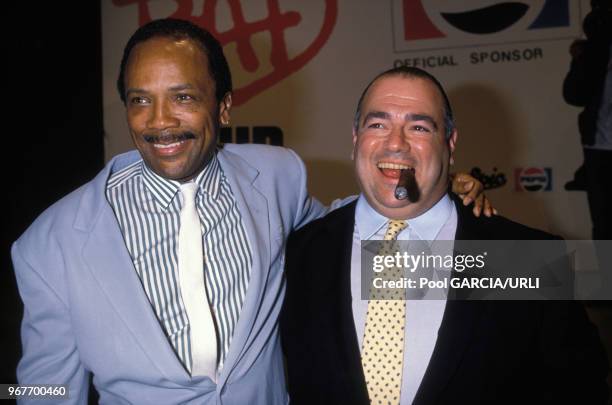 Quincy Jones et le producteur Frank DiLeo à Paris le 22 mai 1988, France.