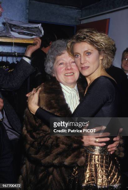 Sheila et sa mère après son concert au Zenith le 25 février 1985, Paris, France.