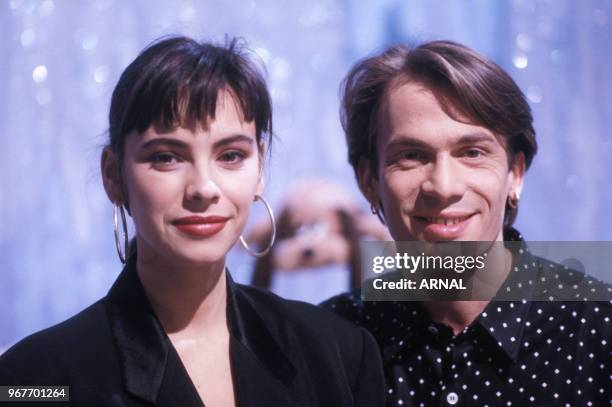 Mathilda May et Florent Pagny lors d'un show télévisé le 21 décembre 1988 à Paris, France.