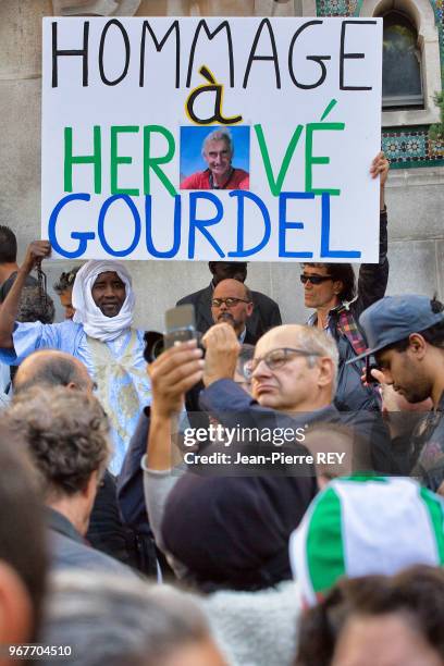 Les musulmans de France disent "Non à la barbarie" car "l'islam, c'est la tolérance", a déclaré vendredi le recteur de la Grande Mosquée de Paris...