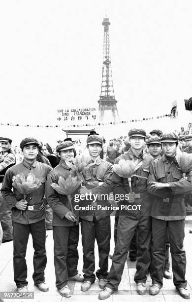 Tournage de son film 'Les Chinois à Paris' le 14 septembre 1973, France.