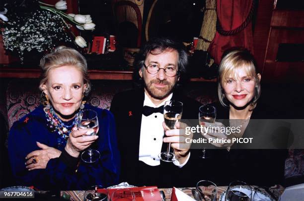 Jeanne Moreau et Steven Spielberg et sa femme Kate Capshaw lors de la 20ème édition de la Nuit des César le 25 février 1995 à Paris, France.