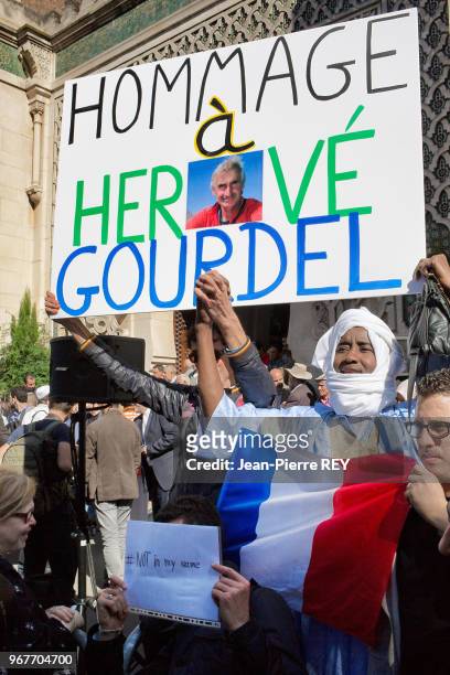 Les musulmans de France disent "Non à la barbarie" car "l'islam, c'est la tolérance", a déclaré vendredi le recteur de la Grande Mosquée de Paris...