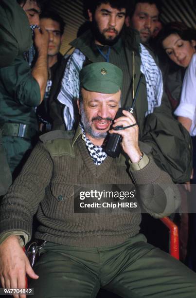 Yasser Arafat quitte Tripoli à bord de l'Odysseus Elytis, un des bateaux grecs chargés du transport des palestiniens lors de leur départ du Liban, le...