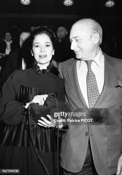 Marie-Josée Nat et Gérard Oury lors d'une soirée à Paris le 24 mars 1982, France.