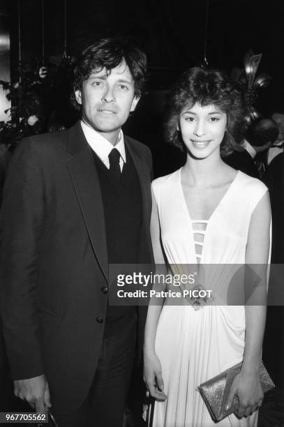 Francis Huster et Sophie Renoir à la 1ère de 'La Traviata' à Paris le 23 février 1983, France.