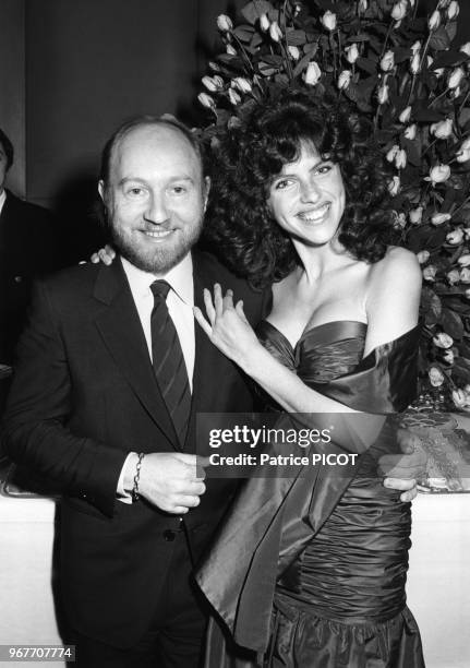 Michel Lang et Clio Goldsmith lors d'une soirée le 24 mars 1982 à Paris, France.