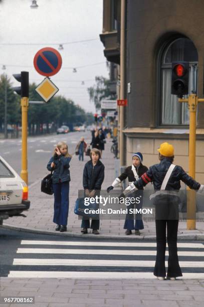 Passage piéton le 13 décembre 1973 à Stockholm, Suède.