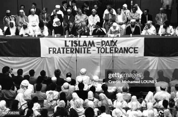 Rassemblement de 5000 musulmans par le recteur de la Mosquée de Paris le 23 mai 1988 à Marseille, France.