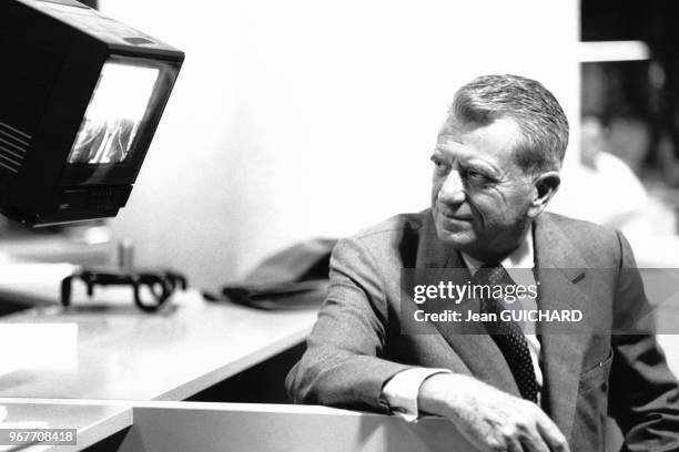 Louis Pauwels assiste au lancement du premier journal télévisé sur La Cinq, le 14 septembre 1987, Paris, France.