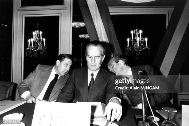 Portrait de Charles Pasqua, Claude Labbé et Jacques Chirac lors de la réunion du comité central du RPR le 28 juin 1978 à Paris, France.