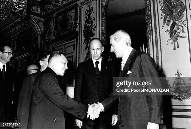 Deng Xiaoping, Valéry Giscard d'Estaing et Alain Peyrefitte à Paris lors de la visite du 1er ministre chinois le 15 mai 1975, France.