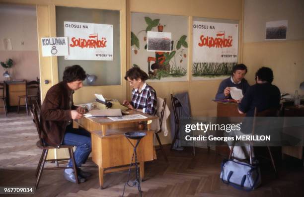 Bureau de campagne de Solidarno?? le 19 mai 1989 à Varsovie en Pologne.