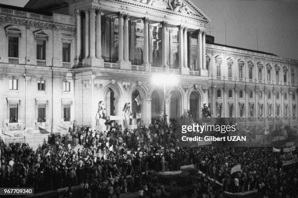 Manifestation devant l'Assemblée nationale le 30 septembre 1974 à Lisbonne, Portugal.
