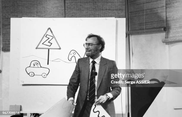 Le dessinateur Piem dans l'émission 'La Soupière a des Oreilles' qui s'est déroulée le 17 janvier 1982 à Saint Remy de¨Provence, France.