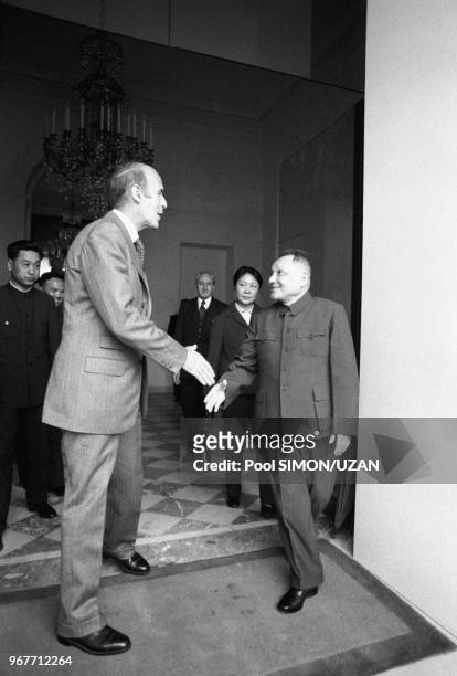 Le vice-Premier ministre chinois Deng Xiaoping reçu par le président Giscard d'Estaing à l'Elysée le 13 mai 1975 à Paris, France.
