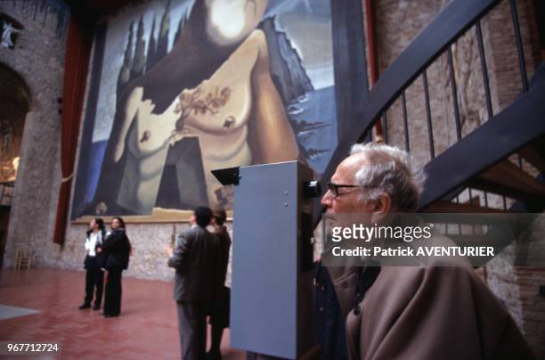 Le couturier Pierre Cardin au musée Salvador Dali le 28 mars 1999, à Figueres, Espagne.