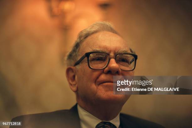 Homme d'affaires Warren Buffett lors d'une conférence à Paris le 14 avril 1999, France.