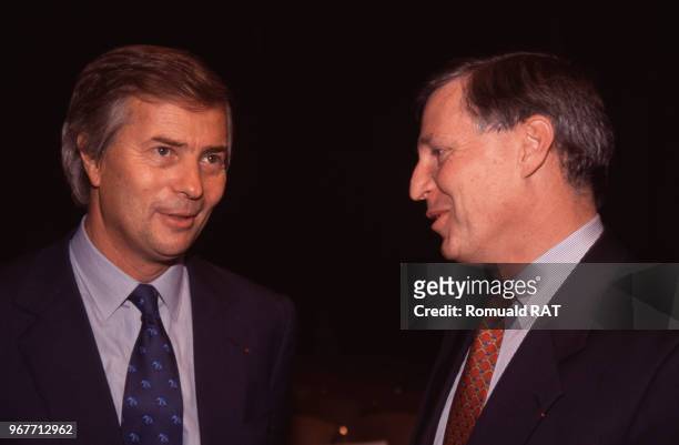 Vincent Bolloré et Thierry Desmarest lors d'une cérémonie le 24 novembre 1999 à Paris, France.