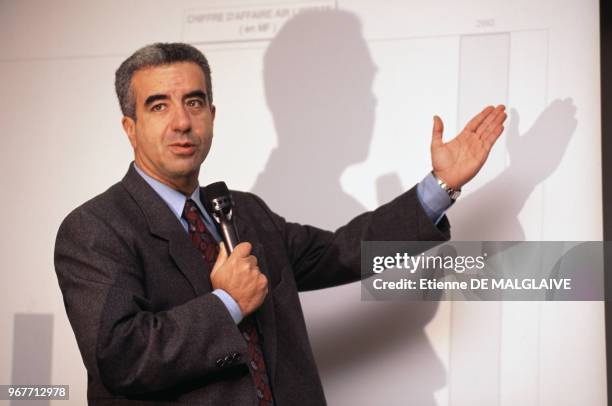 Homme d'affaires tunisien Lofti Belhassine le 19 février 1996 à Paris, France.