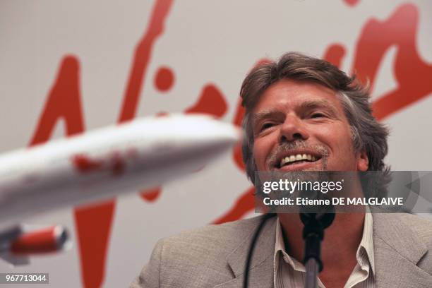 Richard Branson, PDG de Virgin, lors d'une confrence de presse le 29 avril 1996 à Bruxelles, Belgique.