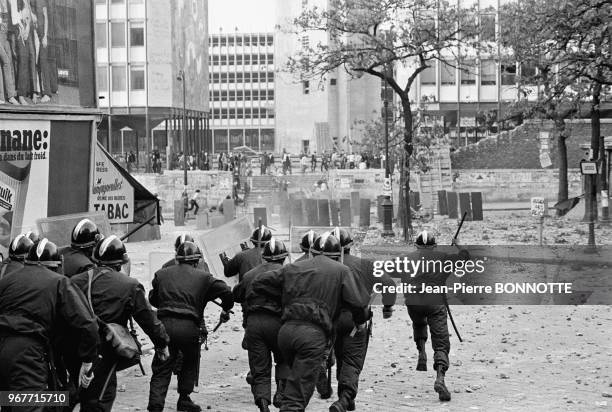 Affrontements entre étudiants et forces de l'ordre à la faculté de Jussieu le 29 mai 1970 à Paris, France.